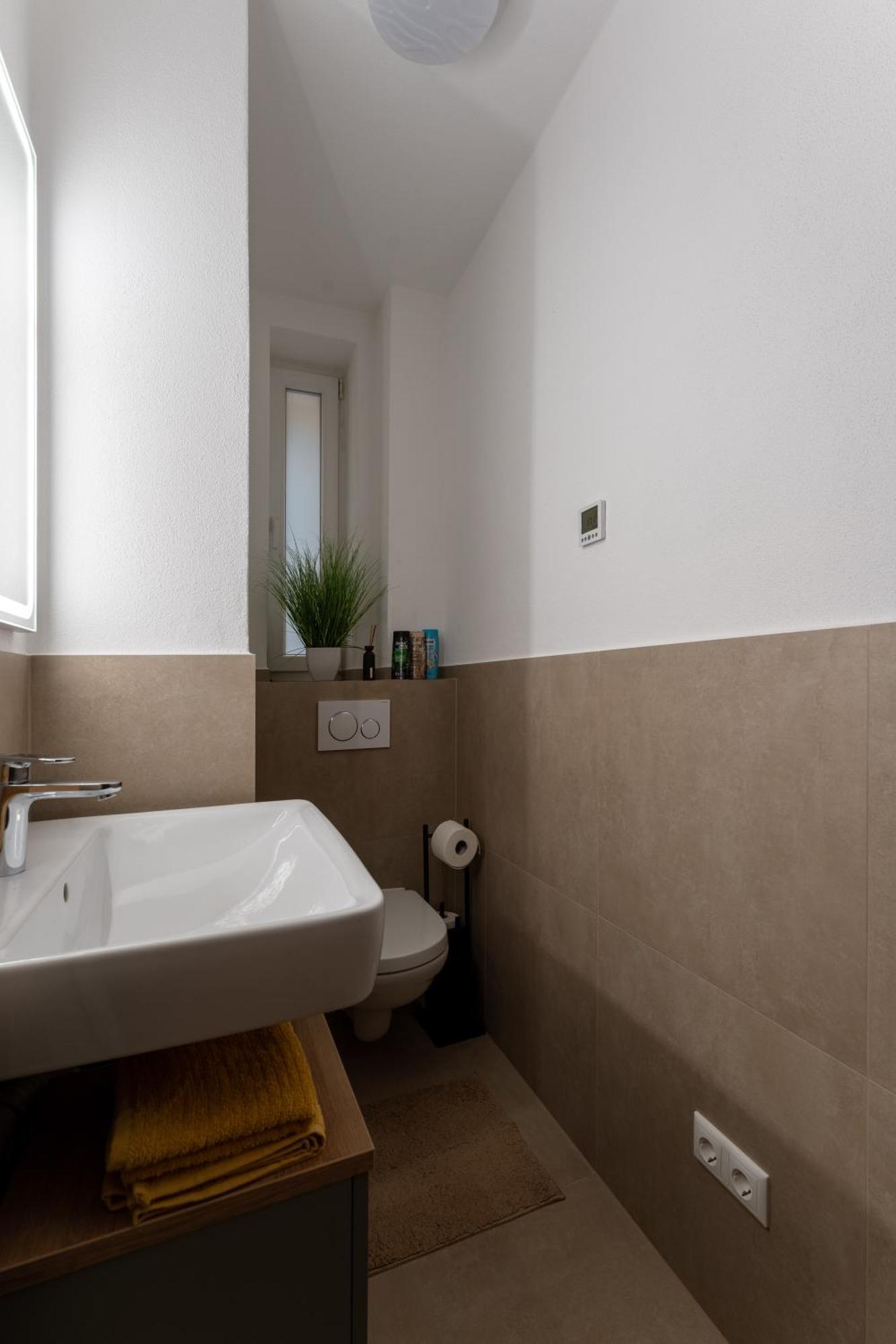 Modern Living Apartment - 3-Zimmer - Nuernberg Nord, Ruhige Seitenstrasse, Fusslaeufig Strassenbahn Luaran gambar