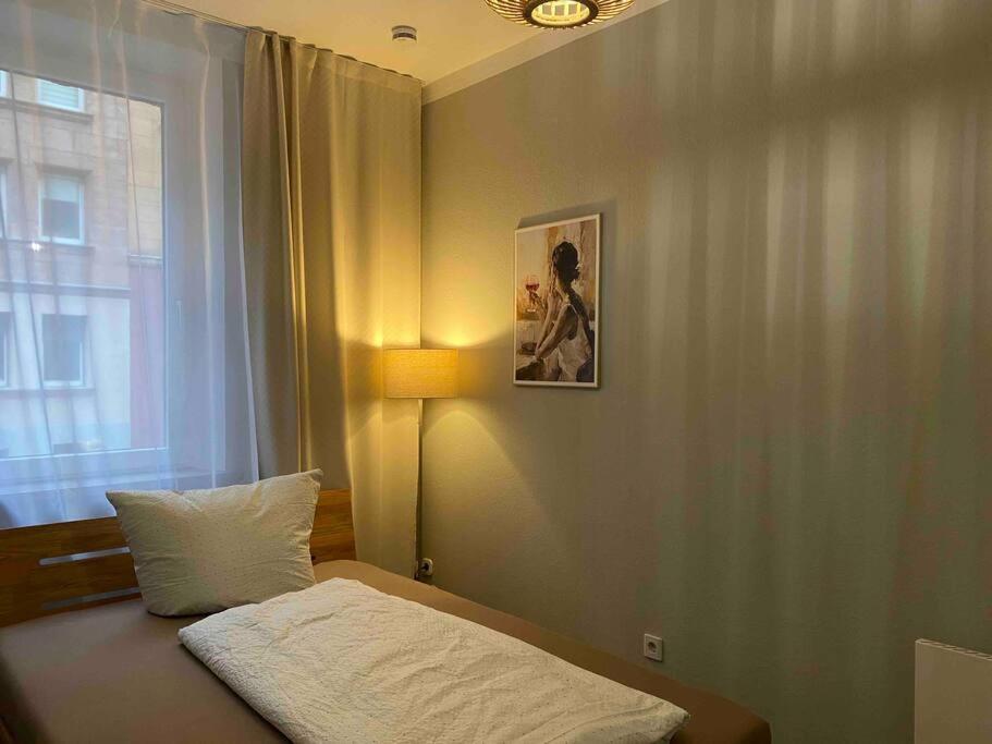 Modern Living Apartment - 3-Zimmer - Nuernberg Nord, Ruhige Seitenstrasse, Fusslaeufig Strassenbahn Luaran gambar